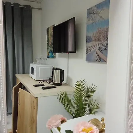 Oasis In Near Bus Station * Tirana